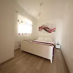 Sanja-biograd Biograd Na Moru